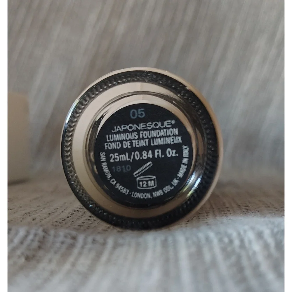 Japonesque Luminous Foundation Flawless Liquid Foundation, Shade 05 . 84 fl oz